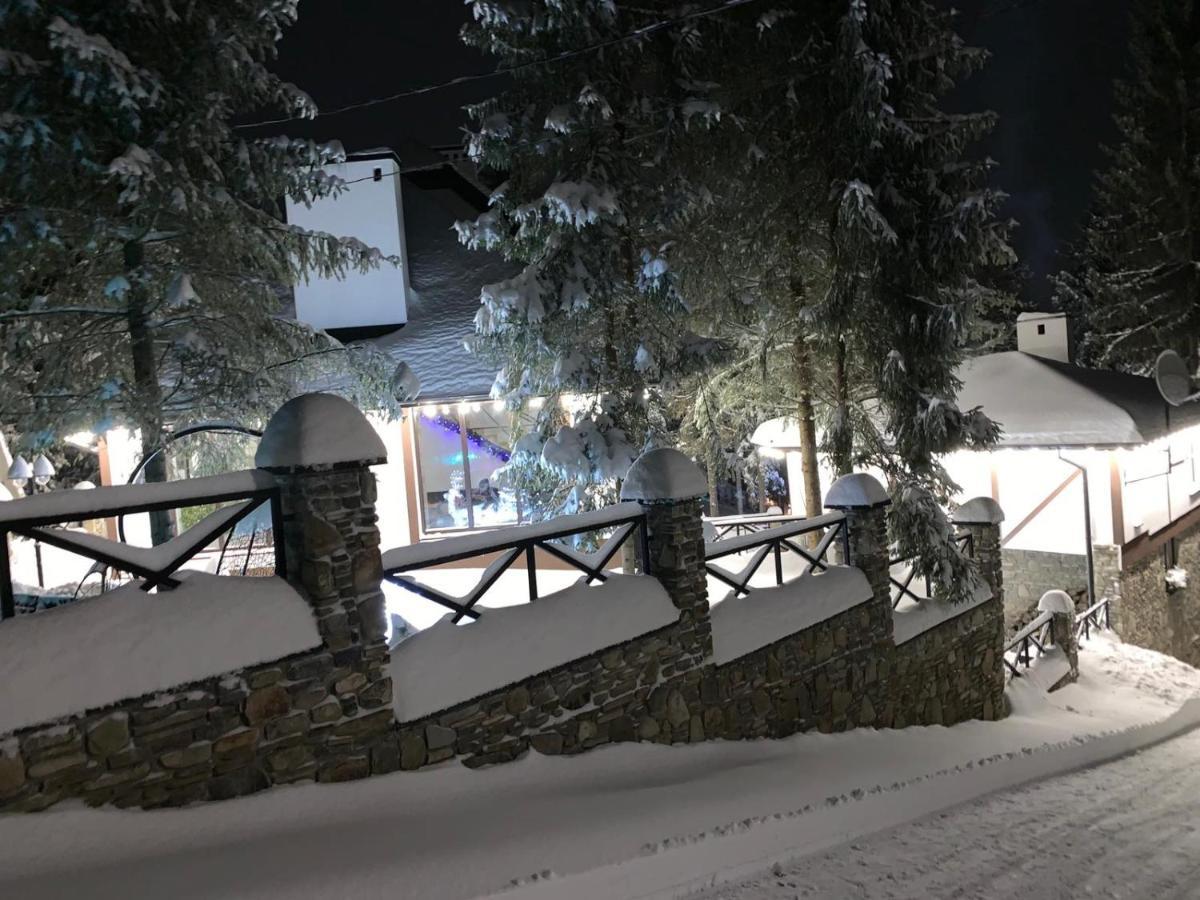 Aparthotel Феєрія Лісу Skhidnytsia Esterno foto