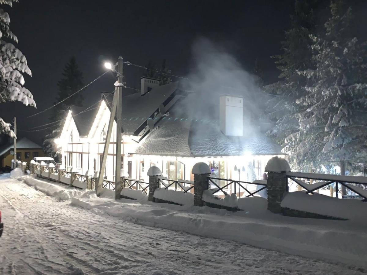 Aparthotel Феєрія Лісу Skhidnytsia Esterno foto